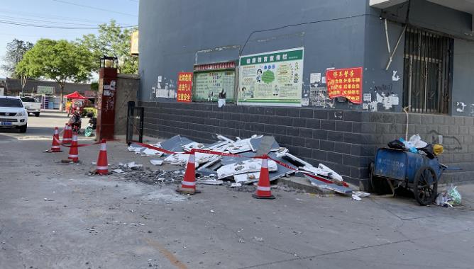 ���Ĺ�ԭĳС�^�≦���ذ��Ƭ���䣬����܇�v��